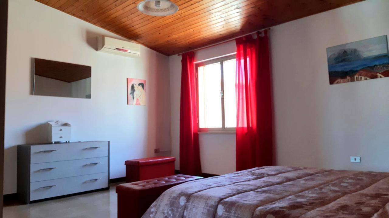 Mare&Monti Villa Telti Екстериор снимка